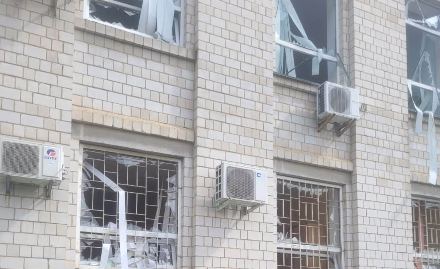 Під час нічної атаки пошкоджено будівлю, де працюють підрозділи ДПС Київщини