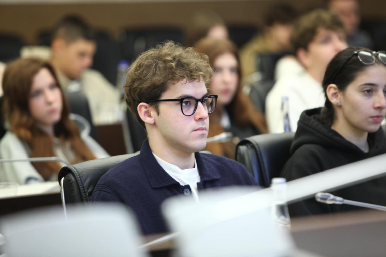 У ДПС розповіли студентам про податкову систему та запросили стати частиною команди податківців. Фото № 5/4