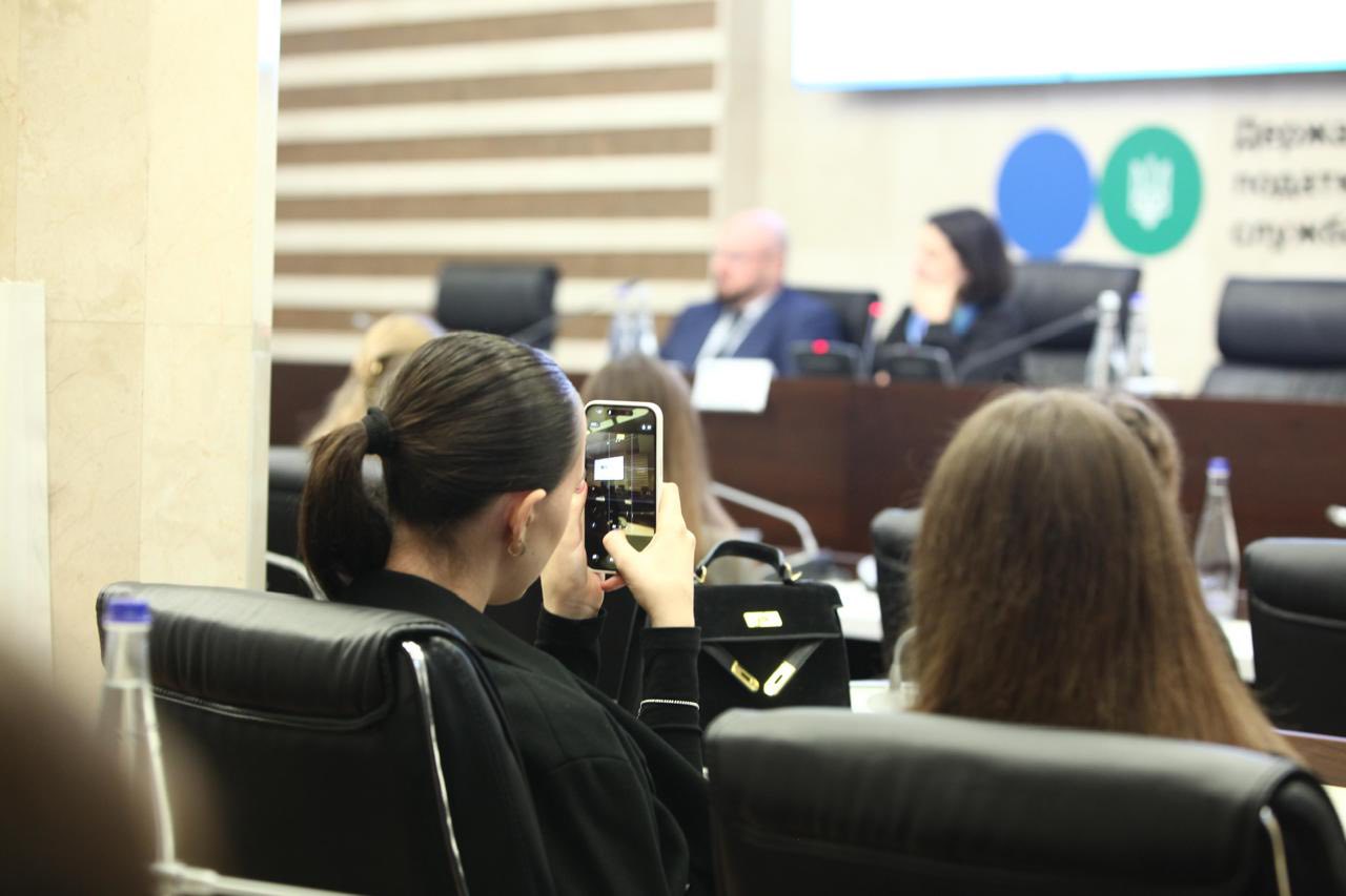 У ДПС розповіли студентам про податкову систему та запросили стати частиною команди податківців. Фото № 7/6