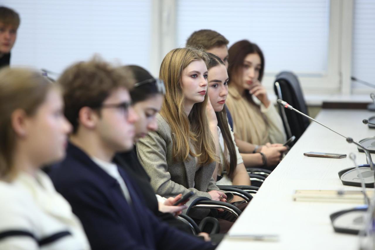 Specialists of the State Tax Service spoke to students about the tax system and invited them to become a part of the tax team . Фото № 4/3