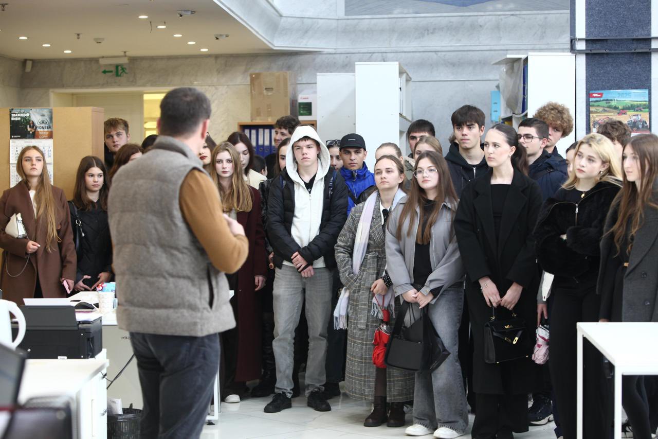 Specialists of the State Tax Service spoke to students about the tax system and invited them to become a part of the tax team . Фото № 10/9