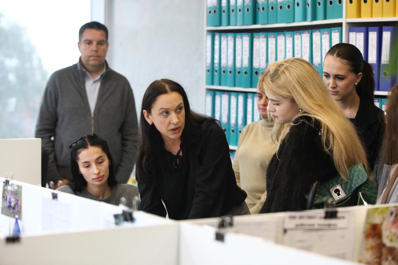 Specialists of the State Tax Service spoke to students about the tax system and invited them to become a part of the tax team . Фото № 12/11