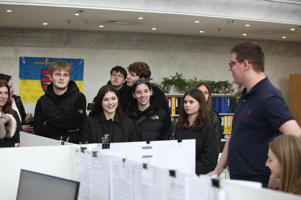 Specialists of the State Tax Service spoke to students about the tax system and invited them to become a part of the tax team . Фото № 13/12