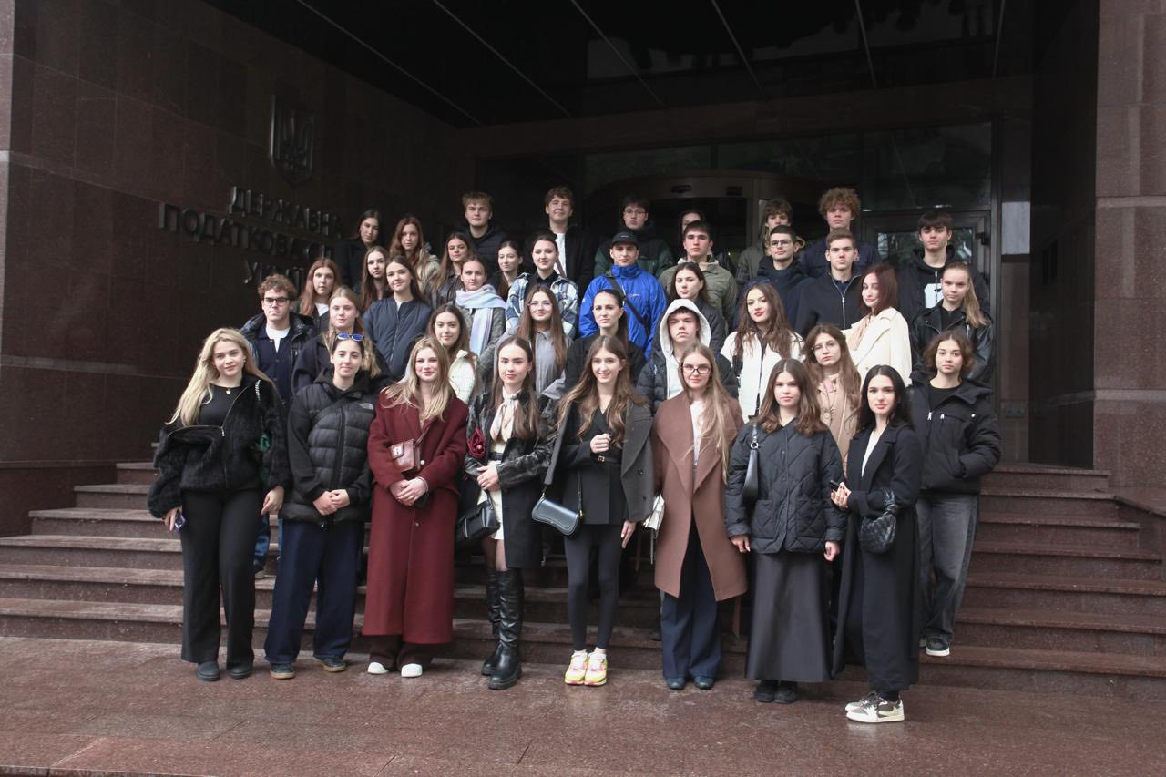 Specialists of the State Tax Service spoke to students about the tax system and invited them to become a part of the tax team . Фото № 15/14