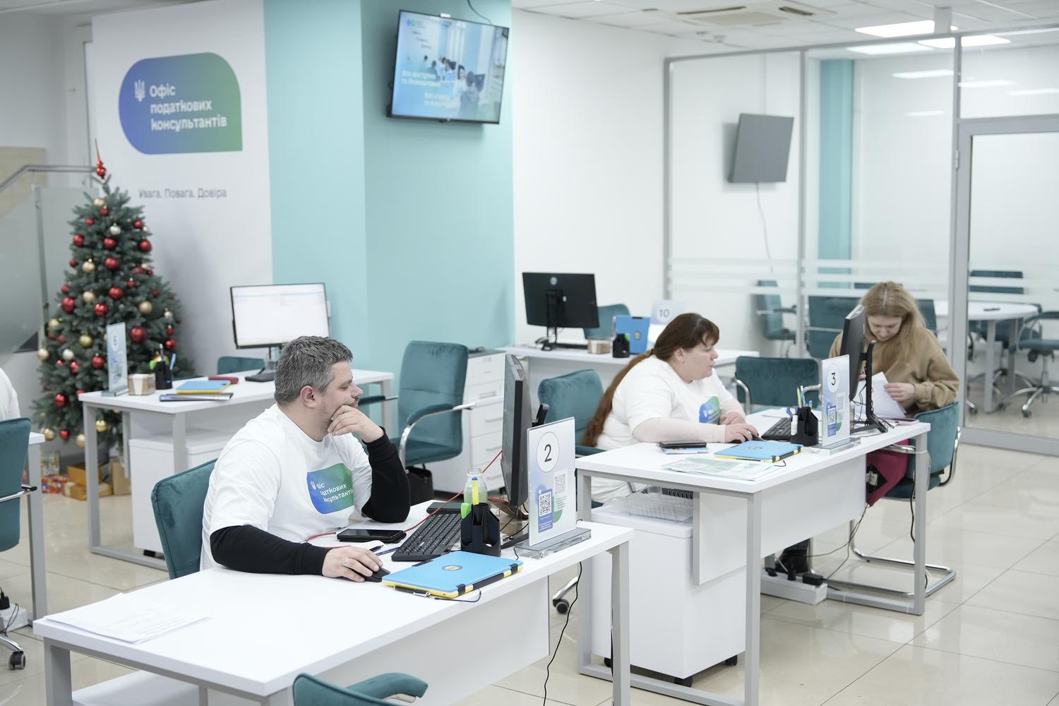Леся Карнаух: 41 тисяча консультацій за 4 місяці роботи Офісів податкових консультантів, а відтепер записатись до них можна і онлайн. Фото № 3/2