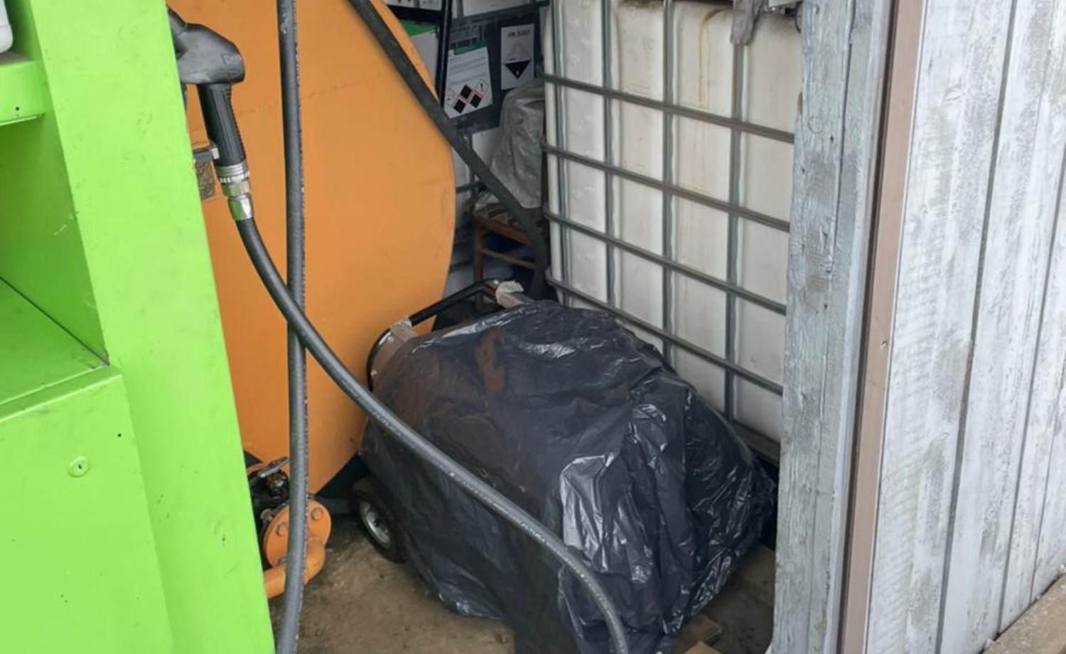 Without licenses and registration: tax officials of the State Tax Service exposed 37 points of illegal fuel sale in January . Фото № 5/4