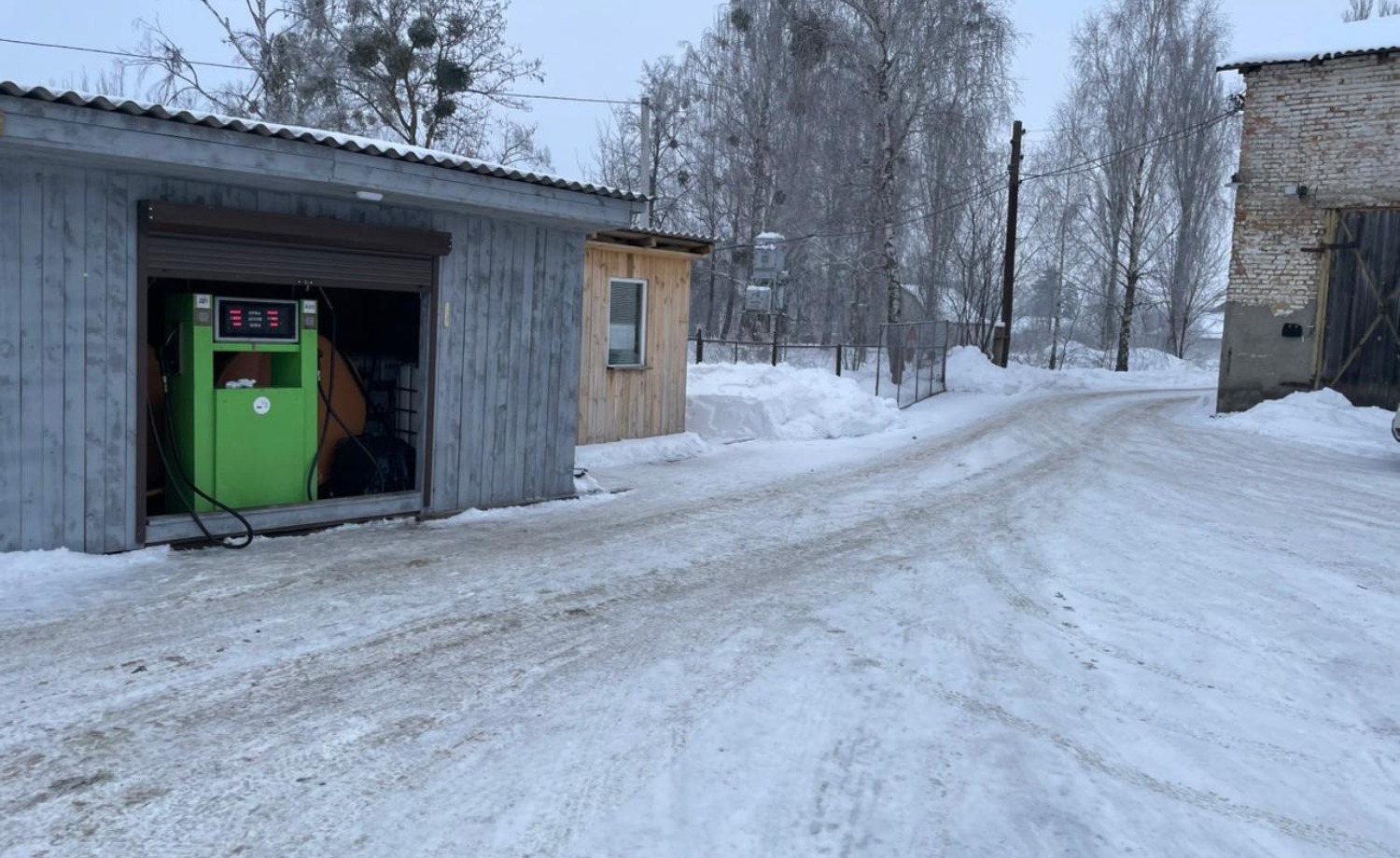 Without licenses and registration: tax officials of the State Tax Service exposed 37 points of illegal fuel sale in January . Фото № 7/6