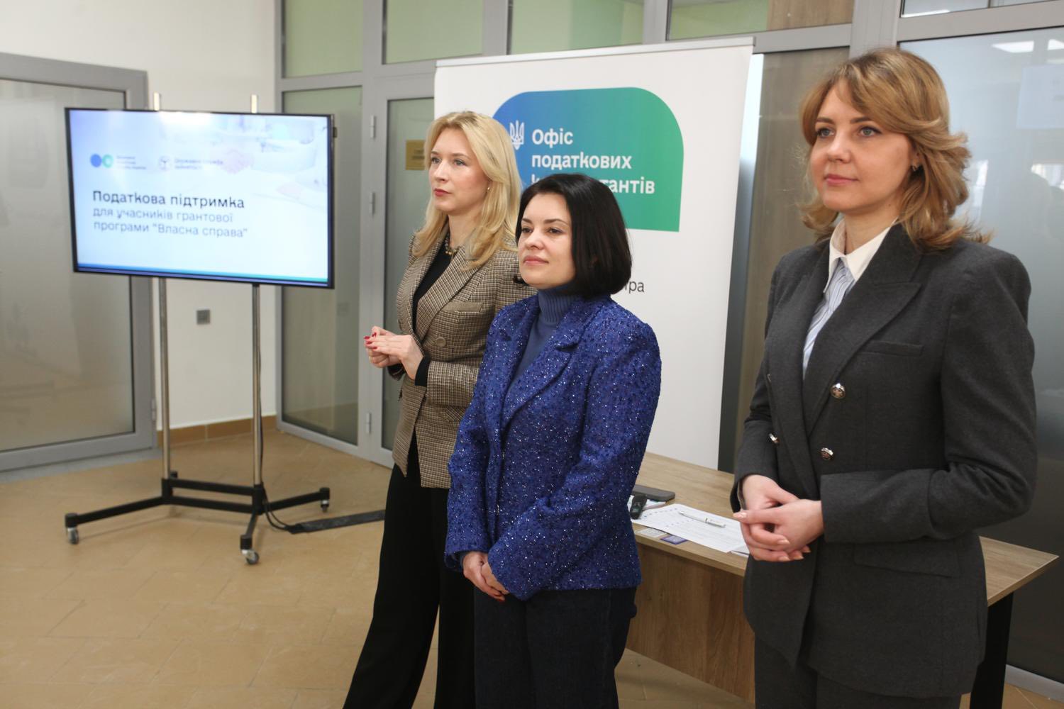 State Tax Service and the State Employment Service launched joint tax support service for the grant program participants. Фото № 2/1