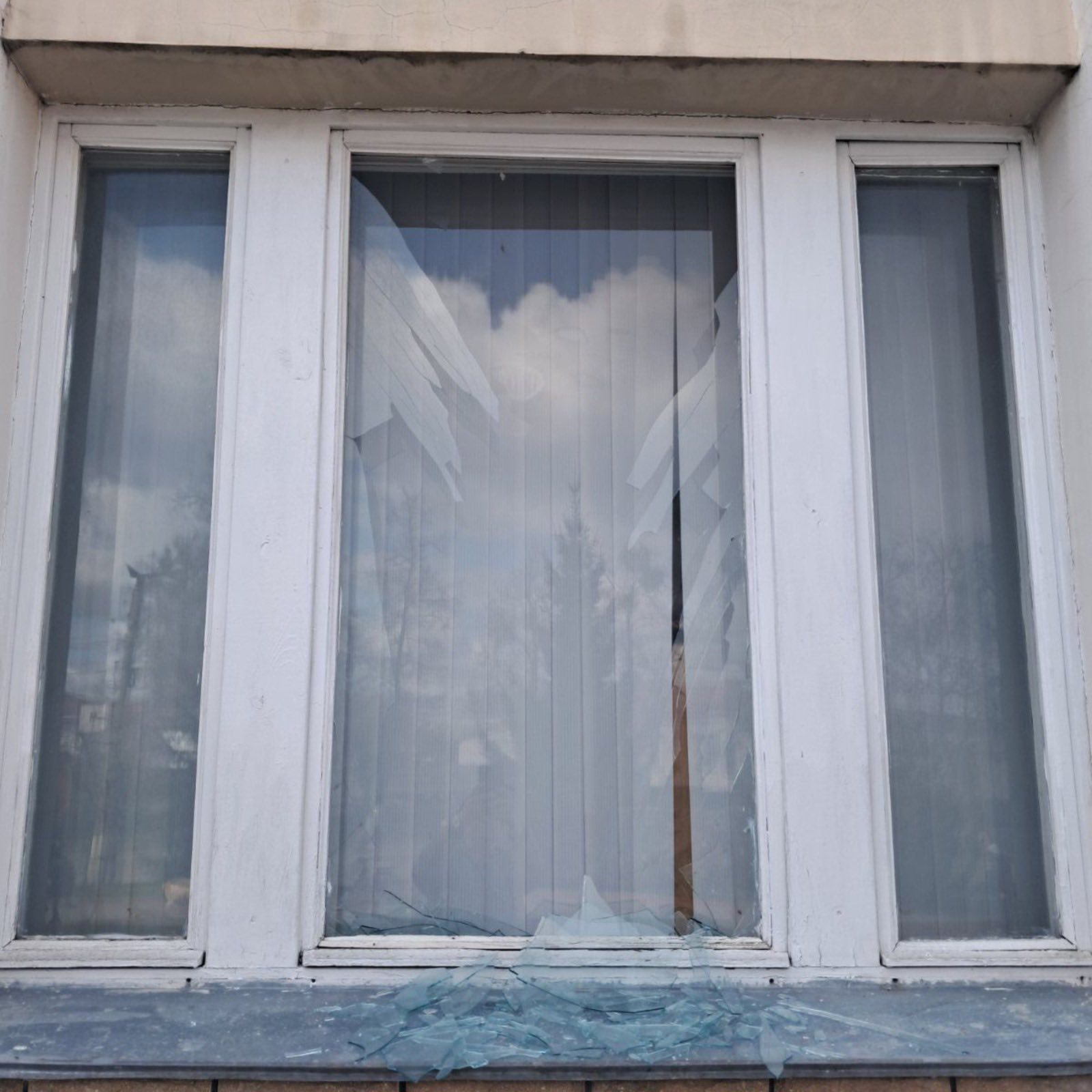 Hostile attack on Chernihiv region: Tax Service’s premise is damaged. Фото № 2/1