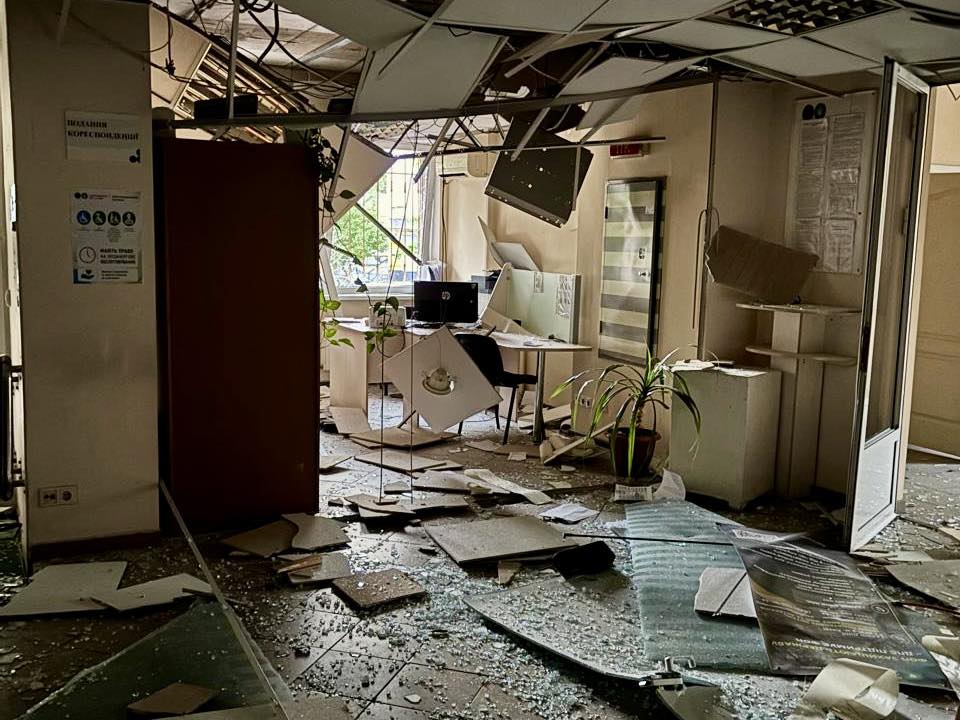 As a result of enemy attack, one of the buildings of the Tax Service in Kyiv was damaged. Фото № 2/1
